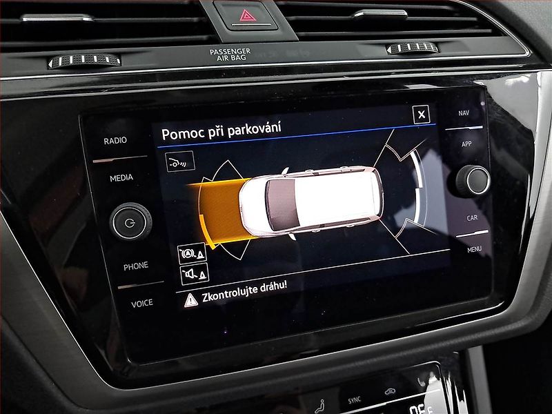 Volkswagen Touran (2023) 1.5 TSI - fotka 15 z 18