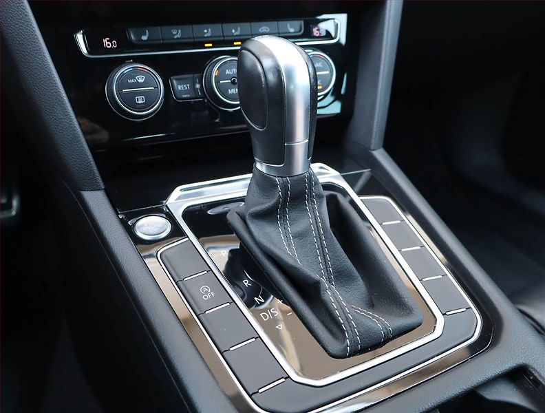 Volkswagen Passat (2018) R-Line 2.0 TDI, Automat, Kůže - fotka 16 z 22
