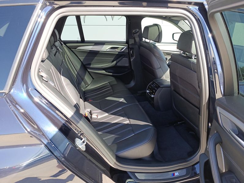 BMW Řada 5 540d xDRIVE MSPORT PANO  - fotka 16 z 33