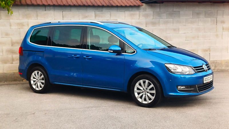 Volkswagen Sharan 130kW 7míst PANO WEBASTO 1.ČR - fotka 2 z 21