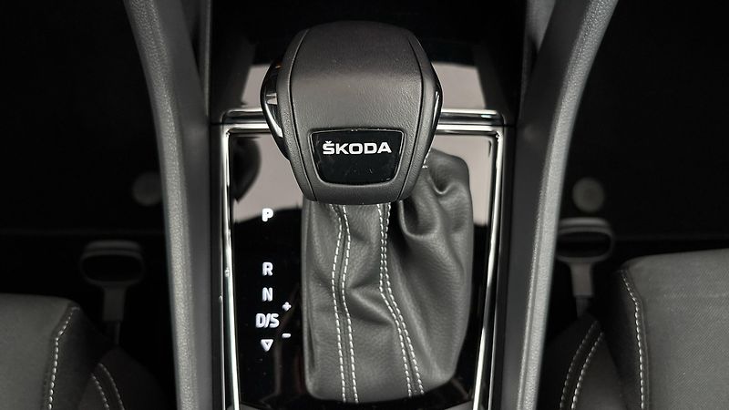 Škoda Karoq 1.5 TSI DSG Sportline - fotka 23 z 27