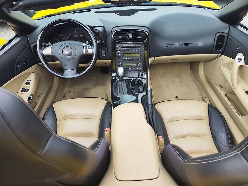 Chevrolet Corvette 6.2L/321kW V8 LS3 Cabrio - fotka 18 z 32