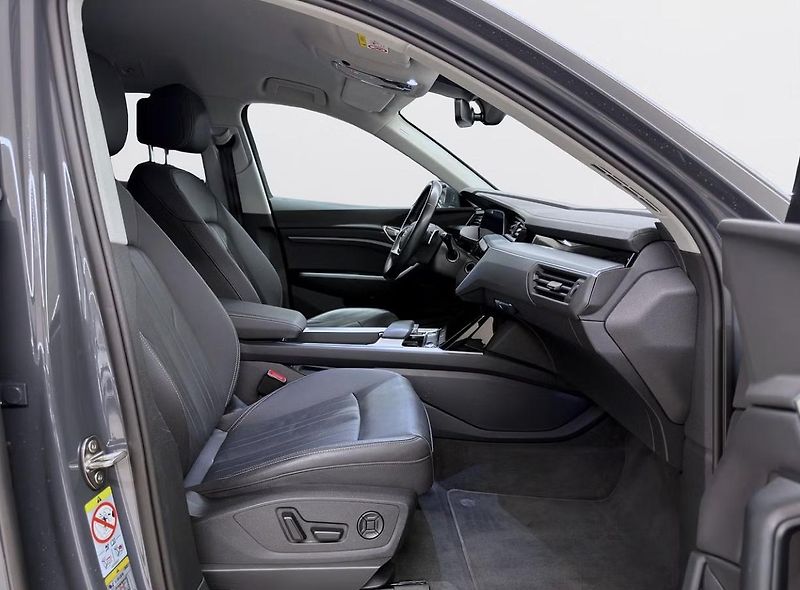 Audi Q8 e-tron 50 Q SoH 94% Kamera Vzduch Taž - fotka 11 z 21
