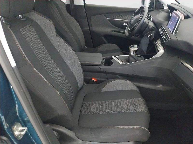 Peugeot 5008 (2019) 1.5 BlueHDi, 7 míst, Tempomat - fotka 9 z 19