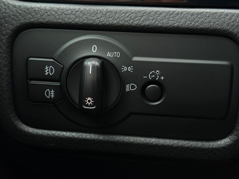 Volkswagen Touareg  3.0 V6 TDI BMT 8TT - fotka 25 z 34
