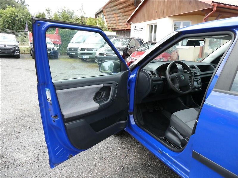 Škoda Fabia 1,2 HTP 1.MAJITEL, klimatizace - fotka 12 z 27