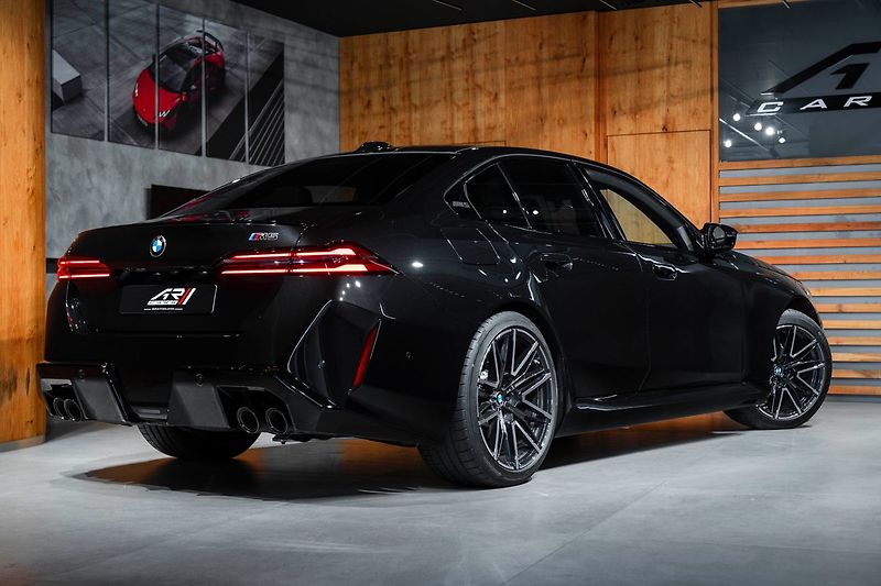 BMW M5 - fotka 23 z 23