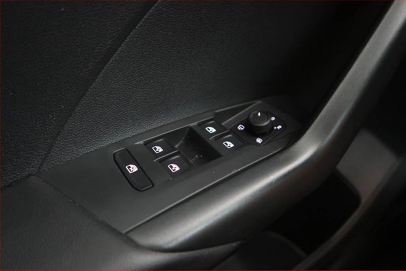Volkswagen T-Cross (2024) 1.0 TSI - fotka 18 z 18