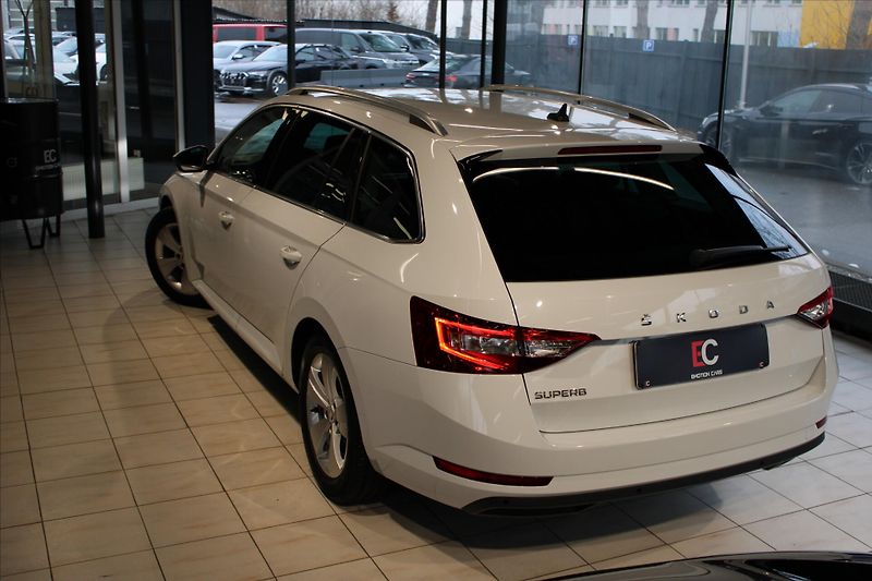 Škoda Superb TDi DSG Combi LED/DPH - fotka 25 z 27