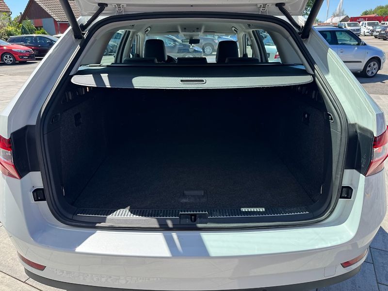 Škoda Superb (2018) 2,0 Tdi 110 Kw DSG STYLE + - fotka 22 z 32