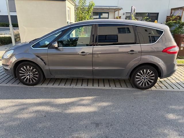 Ford S-MAX (2013) 2.0 Titanium, 7 míst - fotka 7 z 10