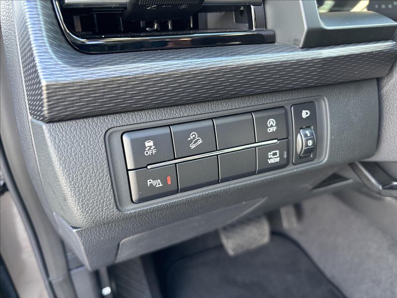KGM Musso Grand 2,2 Premium 148kW 4x4 DPH - fotka 30 z 51
