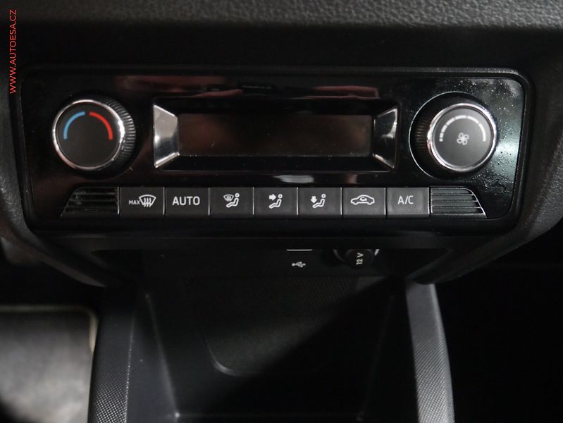 Škoda Fabia (2019) 1.0 MPi, Soleil, LED, navi - fotka 19 z 22