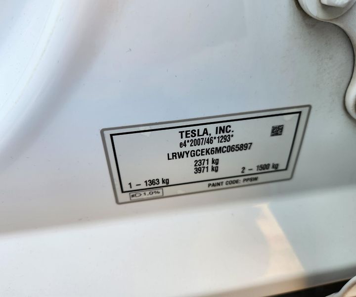 Tesla Model Y (2021) TEPELKO*ZÁRUKA*TAŽNÉ*AWD* - fotka 25 z 45