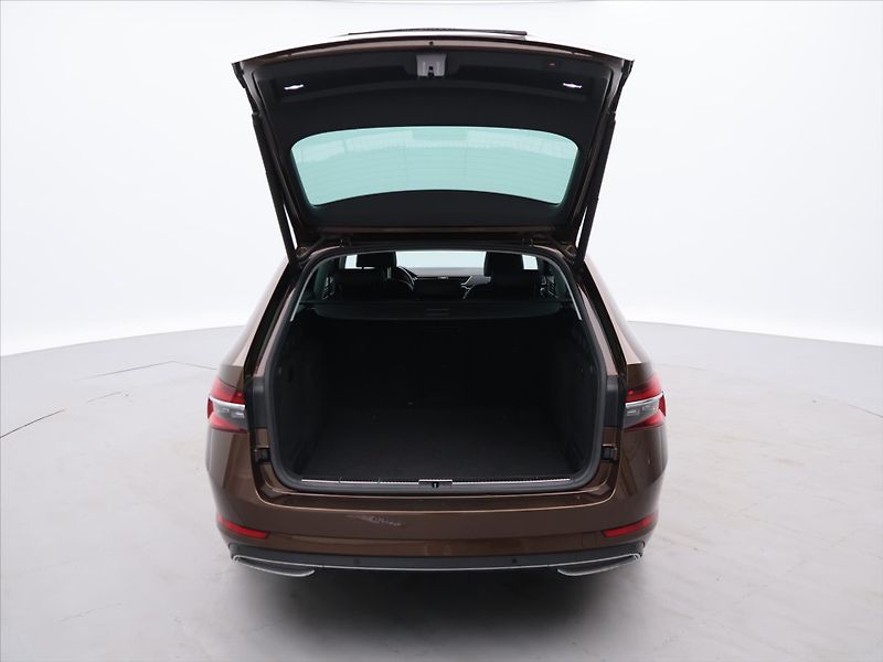 Škoda Superb 1,5 TSI 110kW L&K DSG CZ DPH - fotka 9 z 34