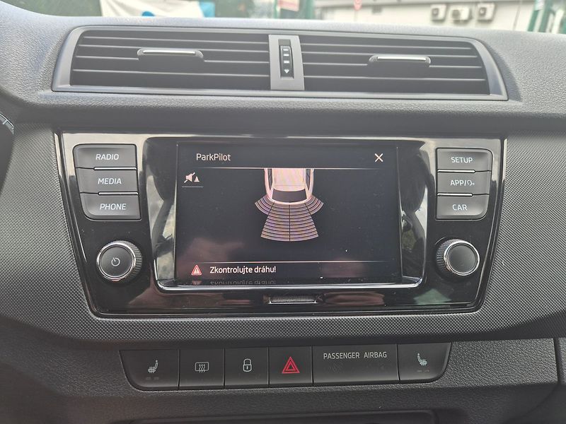 Škoda Fabia Combi 1.0 TSI DSG 70kW Ambitio - fotka 22 z 24
