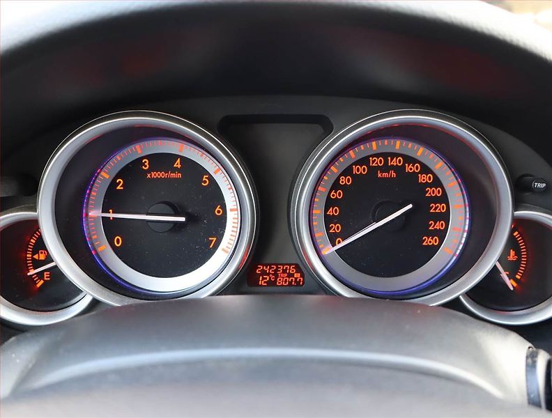Mazda 6 (2008) 2.5, Xenony, Tempomat - fotka 11 z 18