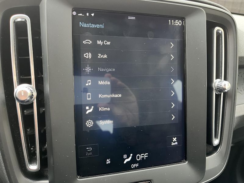 Volvo XC40 D3 Automat ČR 1.majitel - fotka 43 z 45