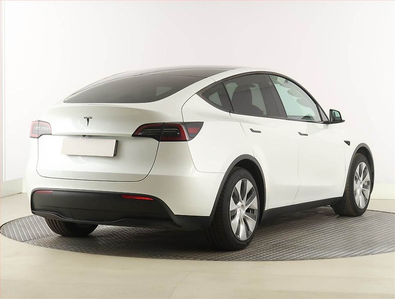 Tesla Model Y (2023) RWD LFP 60kWh, SoH 95% - fotka 5 z 33