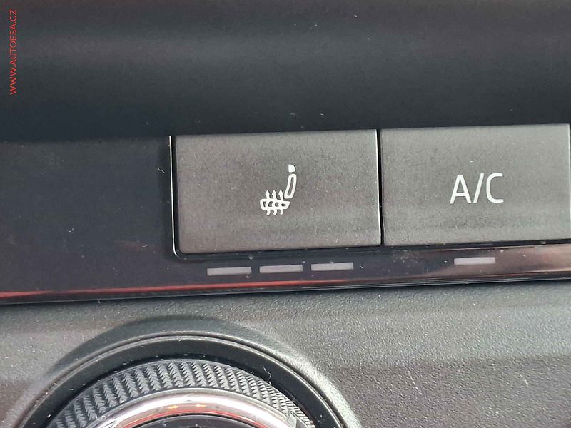 Škoda Octavia (2014) 1.6 TDi, ČR, AC, výhřev sed - fotka 13 z 16