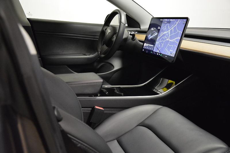 Tesla Model 3 LONG RANGE 4x4 1 MAJITEL - fotka 13 z 46