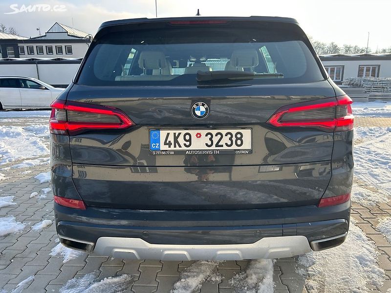 BMW X5 (2019) xDrive 40i - fotka 5 z 25