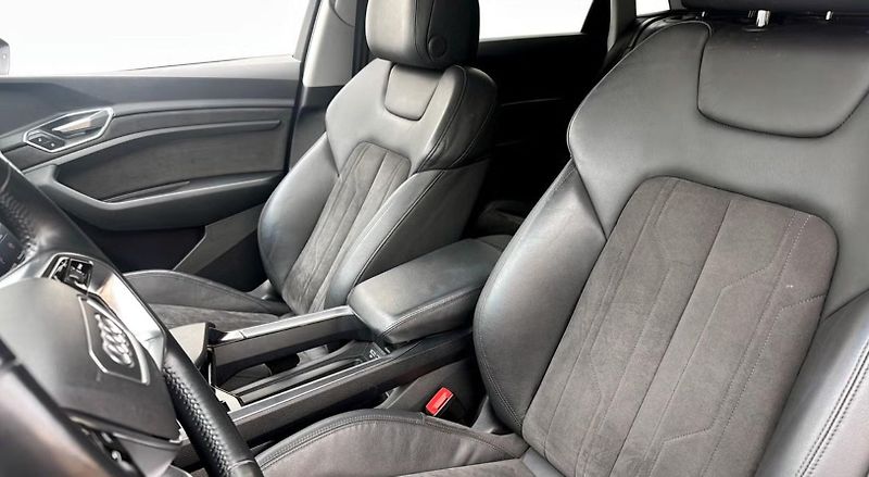 Audi e-tron 55 Quattro Tažné Panorama LED  - fotka 8 z 19