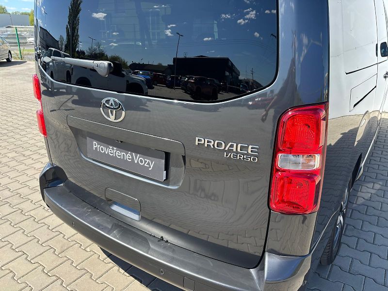 Toyota ProAce Verso 2,0 D-4D 8AT L2 Family Webasto - fotka 27 z 27