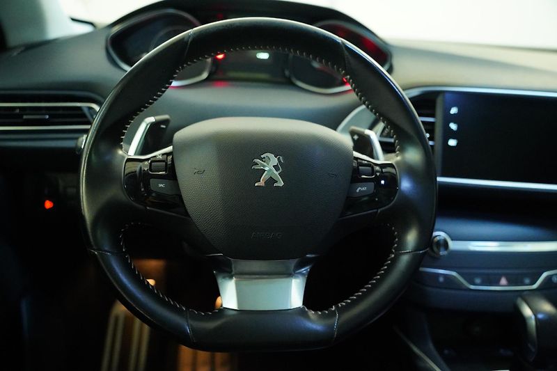 Peugeot 308 - fotka 18 z 27