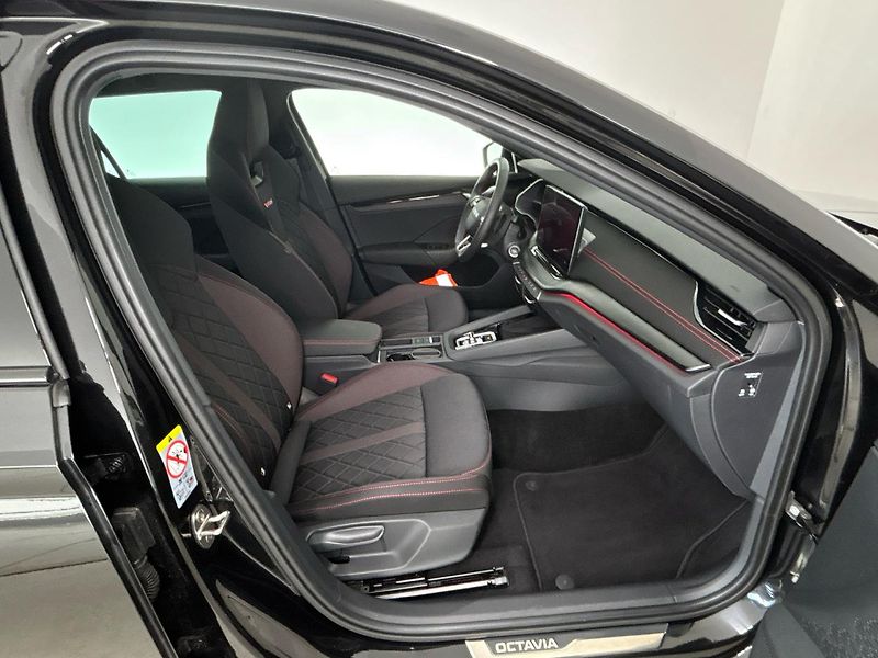 Škoda Octavia RS - fotka 9 z 28