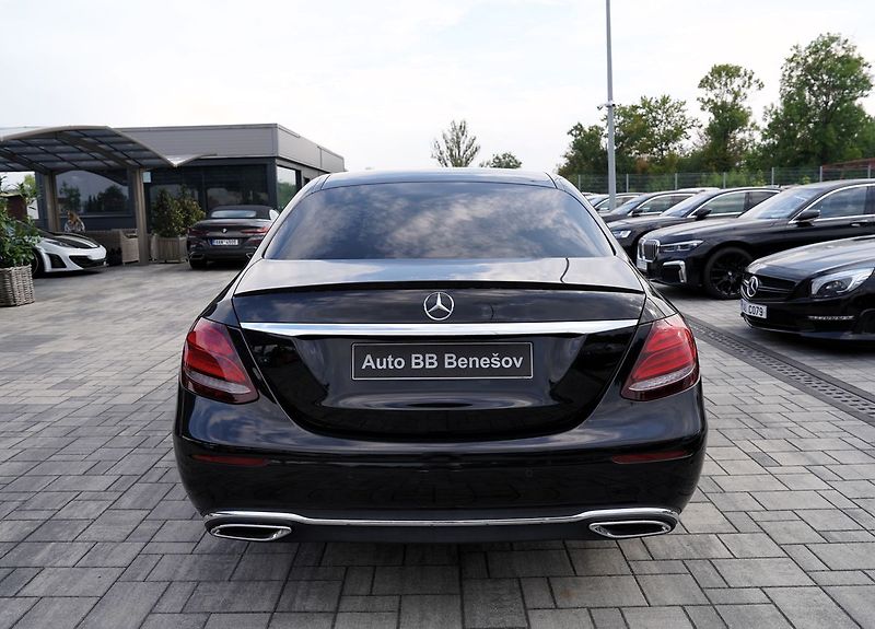 Mercedes-Benz Třídy E E 220d AMG/LED/AT9/kůže - fotka 5 z 46