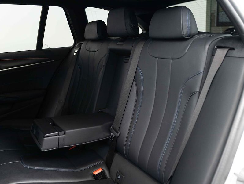 BMW Řada 5 540d xDrive - fotka 13 z 23