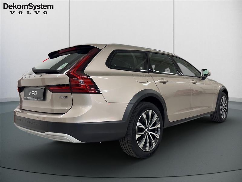 Volvo V90 2,0 B4 AWD Cross Country Plus - fotka 3 z 15