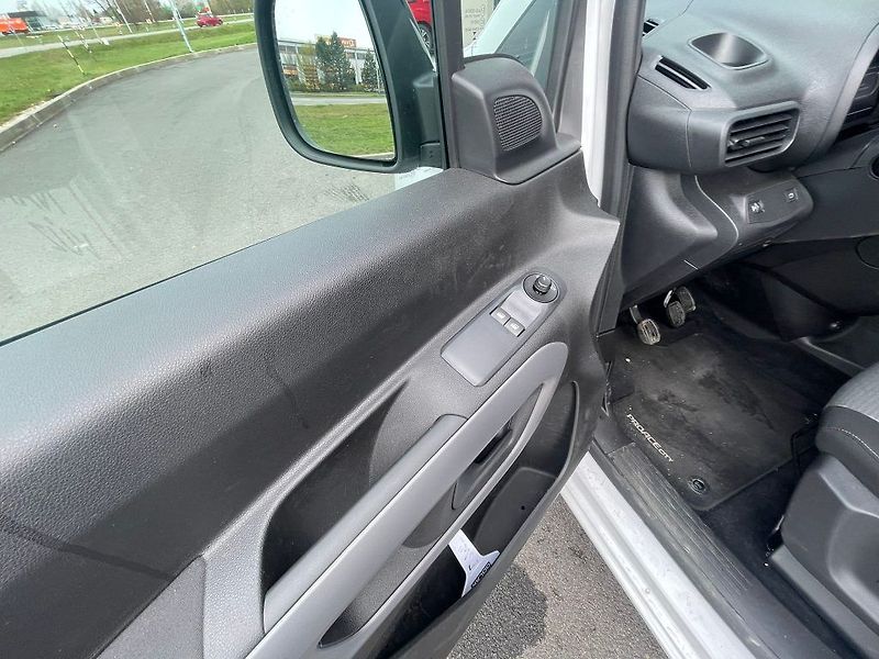 Toyota ProAce City Verso 1.5 L D manuál - fotka 12 z 29