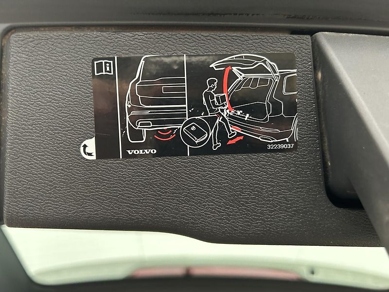 Volvo XC60 2.0 B5 4x4 Inscription - fotka 38 z 38
