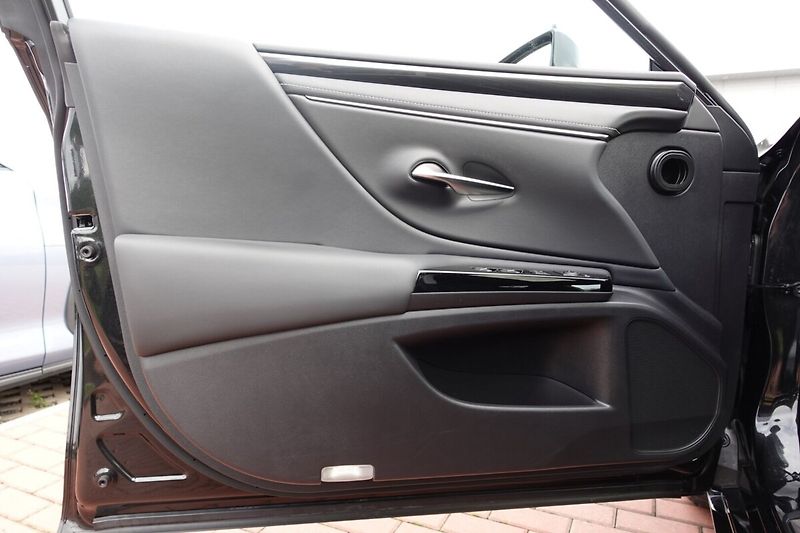 Lexus ES 300h ES300h Business Edition - fotka 10 z 37
