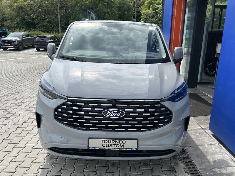 Ford Tourneo Custom Titanium L1 2.0 EcoBlue 110 kW - fotka 2 z 34