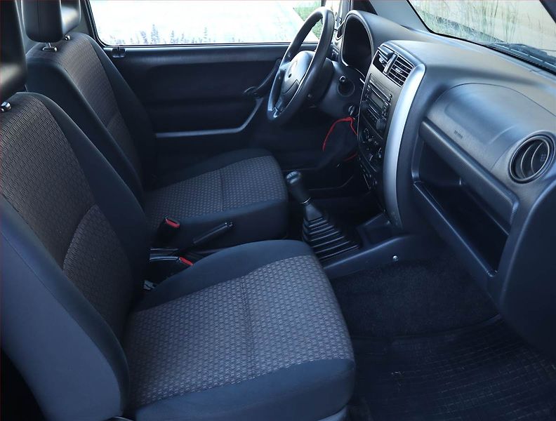 Suzuki Jimny (2012) 1.3 16V, 4X4, Park. senzory - fotka 9 z 13