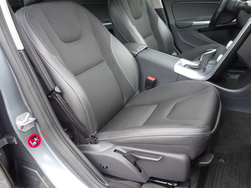 Volvo S60 (2017) 2.0D4 147kW AUT -NOVÉ V ČR - fotka 24 z 38