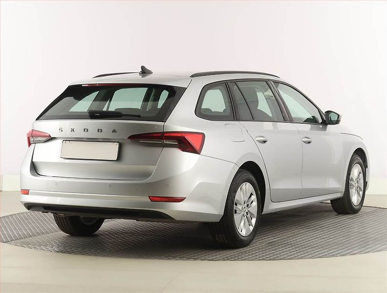Škoda Octavia (2023) Ambition 2.0 TDI, ČR,1.maj - fotka 5 z 23