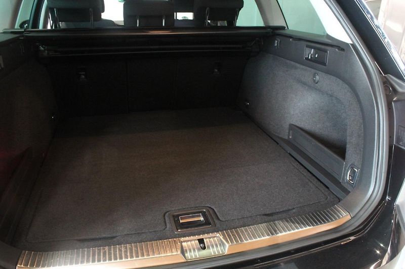 Volkswagen Passat (2021) 2.0TDI DSG Matrix display  - fotka 18 z 31