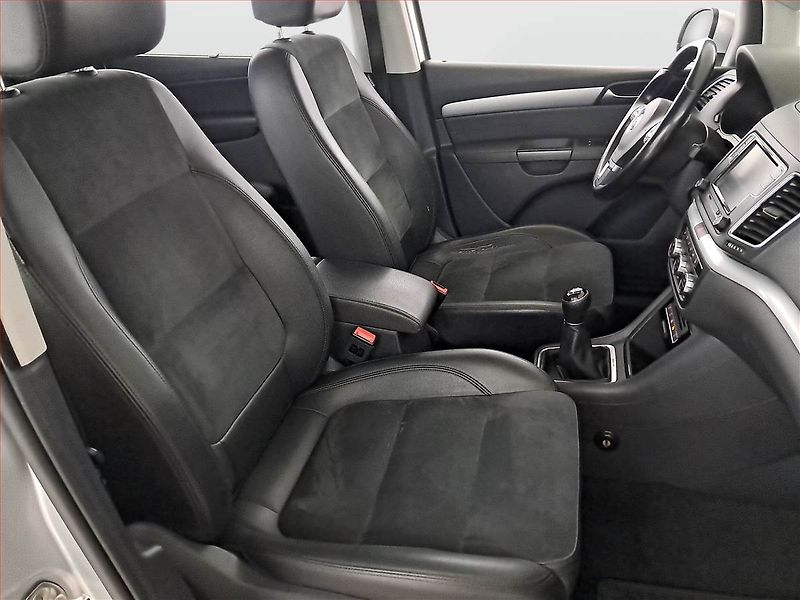 Volkswagen Sharan (2014) Highline 2.0 TDI, 4X4, Kůže - fotka 9 z 19