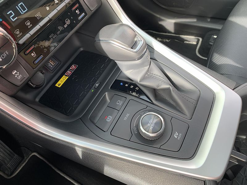 Toyota RAV4 EXECUTIVE SKYVIEW 2.5 HEV 4WD - fotka 26 z 37
