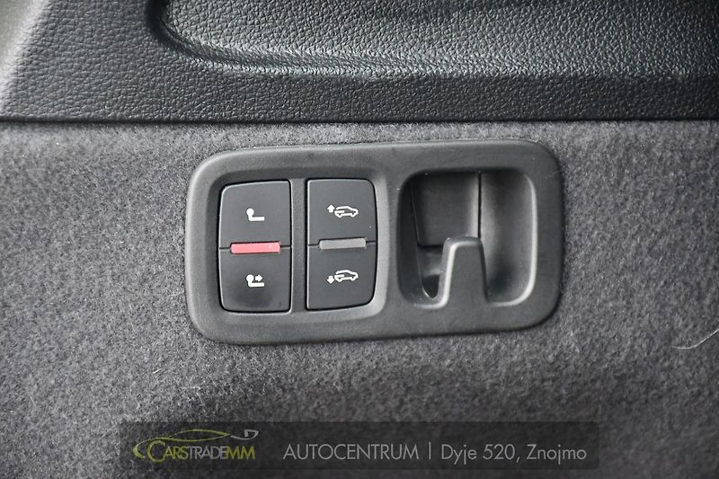 Audi Q7 3.0TDi S-LINE TAŽNÉ REZERVACE - fotka 46 z 55