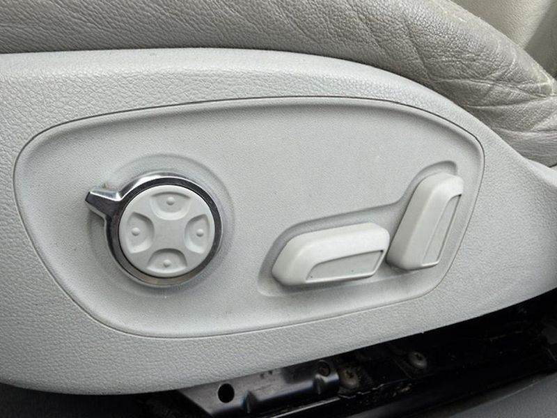 Audi A6 Avant kombi 3,0 TDi, tažné zařízení - fotka 14 z 42
