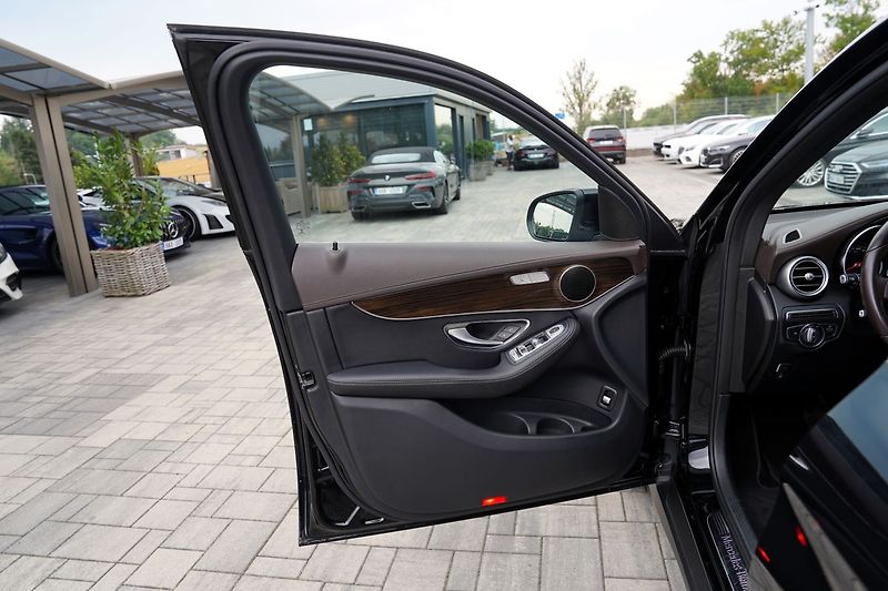 Mercedes-Benz GLC 250i 4Matic/kůže/Led/9AT/ČR - fotka 17 z 43