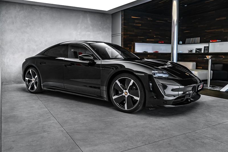 Porsche Taycan Turbo S Keramiky Pano 360 - fotka 4 z 28