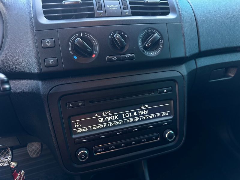 Škoda Roomster (2014) 1.2 TSI 63kW Black edition - fotka 14 z 42