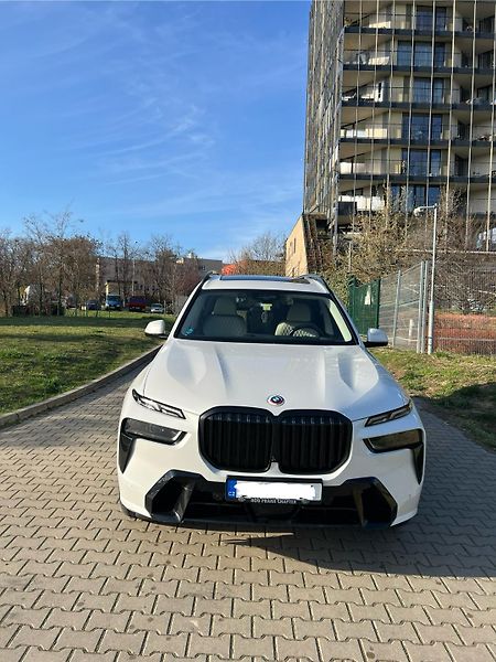 BMW X7 (2022) xDrive40i - fotka 1 z 6