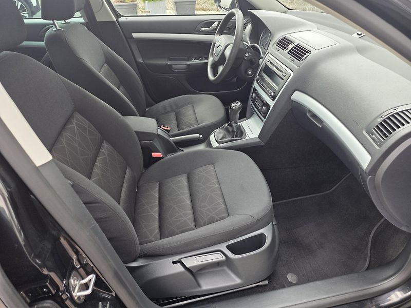 Škoda Octavia (2012) 1.4TSI 90kW ELEGANCE TAŽNÉ - fotka 8 z 19